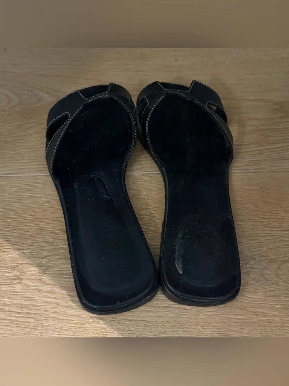 Hermes oran sandals black size 39.5